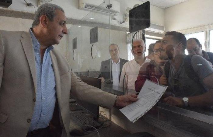 محافظ الغربية يتلقى طلبات المواطنين على شباك المركز التكنولوجي