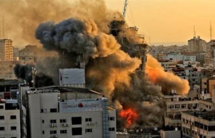 فلسطين.. قوات الاحتلال تشن قصفًا مدفعيًا وتنسف مباني شرقي مدينة غزة