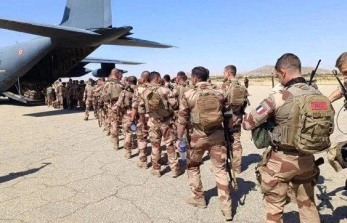 فرنسا تنهي وجودها العسكري بالسنغال وتسلم آخر قاعدة عسكرية لها