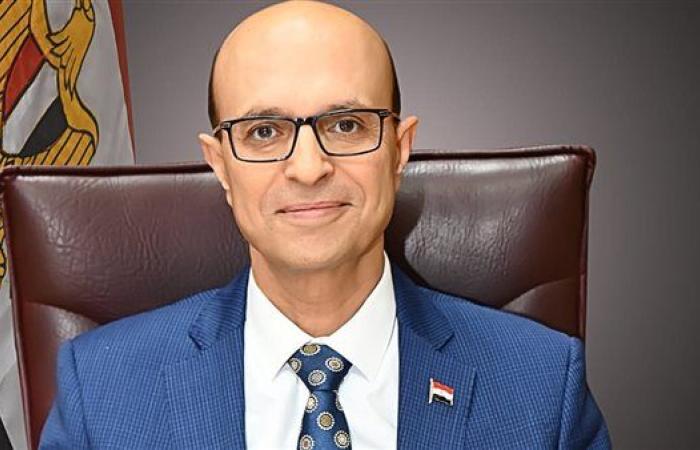 الدكتور المنشاوي يهنئ اثنين من أساتذة جامعة أسيوط لاختيارهم أمناءً بالمجالس النوعية التخصصية بأكاديمية البحث العلمي