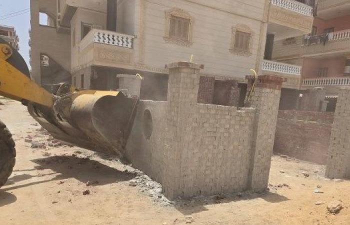 600 طن مخلفات .. حملات نظافة مكثفة فى شوارع وقرى إسنا