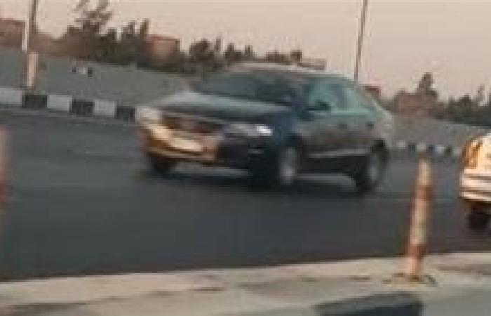 ضبط قائد سيارة "ملاكى" للسير عكس الإتجاه في الإسكندرية.