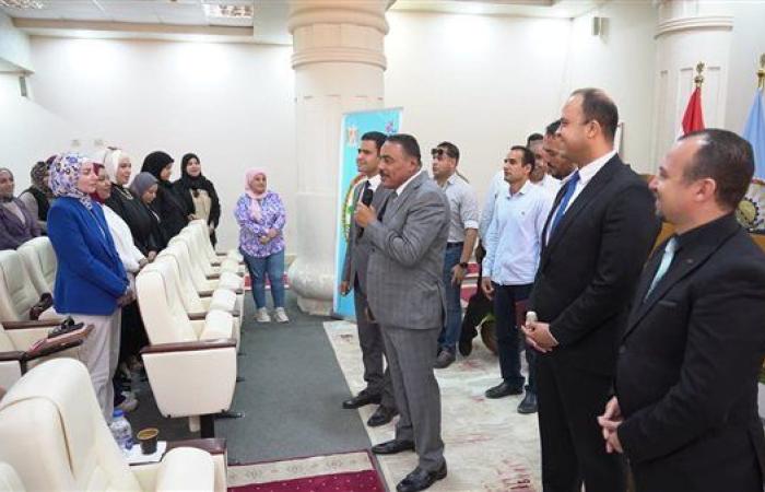 محافظ مطروح يتفقد فعاليات تدريب برنامج المرأة تقود