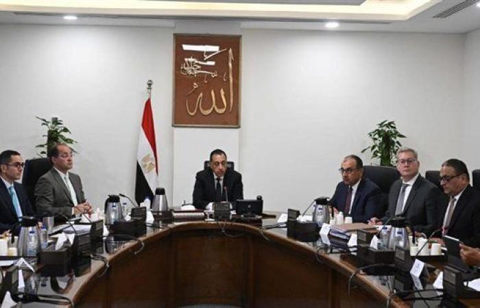 رئيس الوزراء يُتابع موقف تنفيذ برنامج الطروحات الحكومية