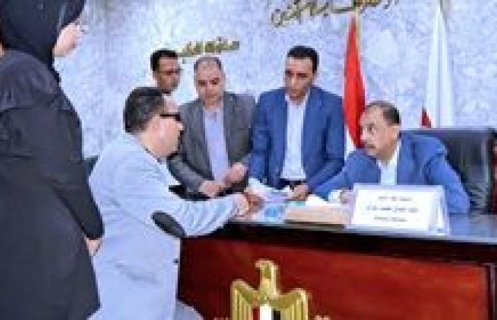 محافظ سوهاج يعقد اللقاء الجماهيري الأسبوعي للاستماع إلى شكاوى وطلبات المواطنين