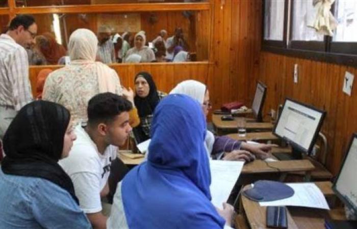 توقعات تنسيق كلية تجارة 2025.. فرصة ذهبية لطلاب الأدبي والعلمي