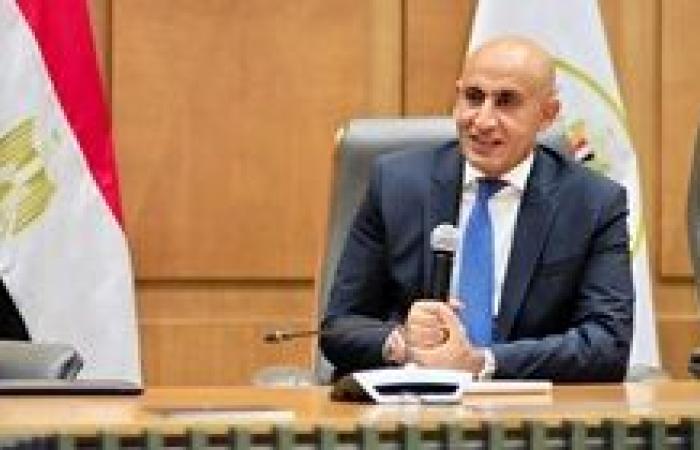 وزير التعليم يكرم أوائل الثانوية العامة ويشيد بتفوقهم وتميزهم