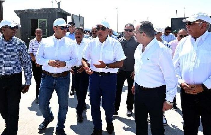 رئيس الوزراء يتفقد محطة التجارب البحثية لتحلية مياه البحر بالعلمين الجديدة