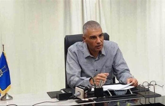 محافظ أسوان يتابع رصف الطرق الرئيسية لتأمين سير المواطنين والحد من الحوادث