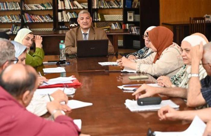 نائب رئيس جامعة الفيوم يشهد اجتماع اللجنة العليا لأخلاقيات البحث العلمي.. صور