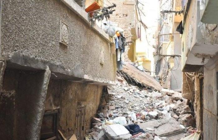 «جثة و3 مصابين».. محافظ أسيوط يتفقد موقع المنزل المنهار بمنطقة الفواخير