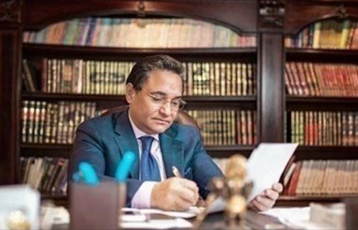 عبد الرحيم علي يعزي الزميل أحمد أبو القاسم في وفاة خالة زوجته