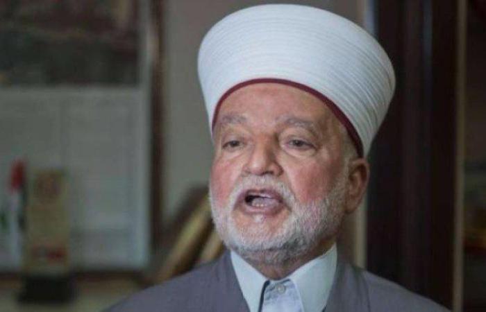 قوات الاحتلال تسلم مفتى القدس قرارا بالإبعاد عن المسجد الأقصى لمدة أسبوع