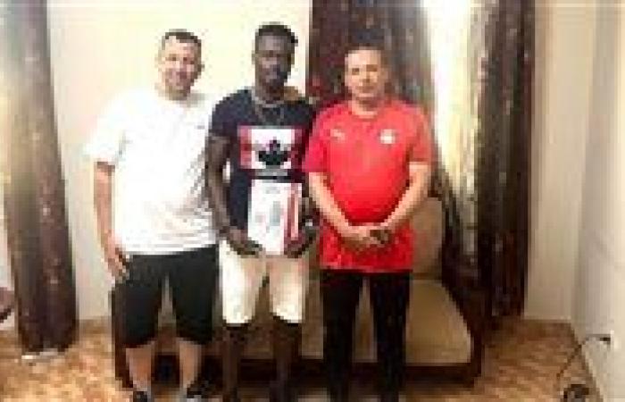 سوهاج يتعاقد مع الغاني إيمانويل لاعب خط وسط نجوم مصر موسمين