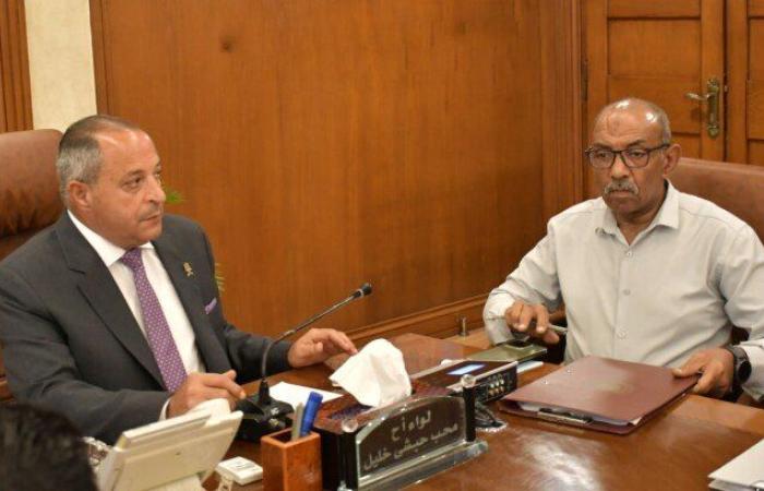 محافظ بورسعيد يتابع مستجدات العمل في ملفات النظافة وإزالة الإشغالات