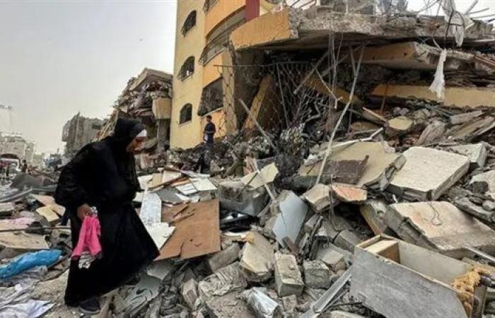 استشهاد 10 فلسطينيين وإصابة آخرين جراء قصف خيام واستهداف منتظري المساعدات بغزة