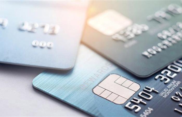 حدود الاستخدام لبطاقات الخصم الفوري والائتمانية والمدفوعة مقدما