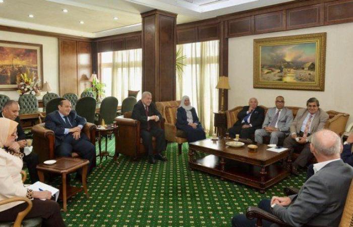 رئيس الأعلى للإعلام يلتقي لجنة ضبط أداء الإعلام الرياضي بتشكيلها الجديد