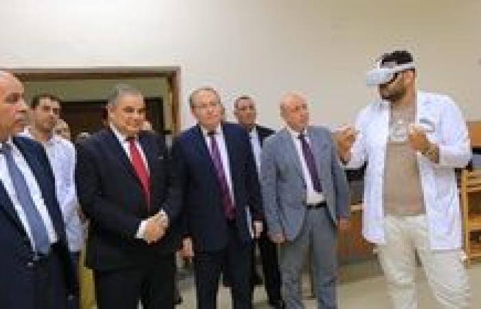 رئيس جامعة كفر الشيخ يفتتح عددًا من المعامل التعليمية والبحثية بكلية الصيدلة بتكلفة 10 ملايين جنيه