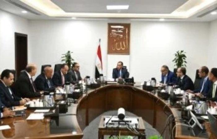 رئيس الوزراء يتابع الإجراءات التنفيذية لتوطين صناعة السيارات الكهربائية