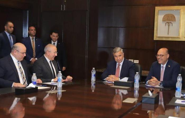 وزير العمل ومحافظ الأسكندرية يفتتحان ندوة تثقيفية للتوعية بمواد قانون العمل الجديد