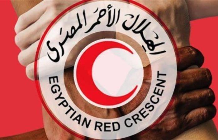 "الهلال الأحمر المصري" يساند جهود الحماية المدنية في انتشال ضحايا حادث "عقار طنطا"