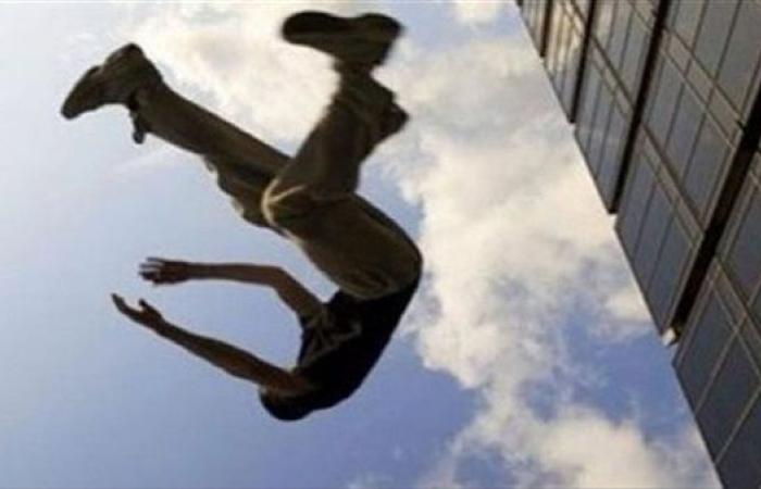 مصرع شاب سقط من علو في أكتوبر