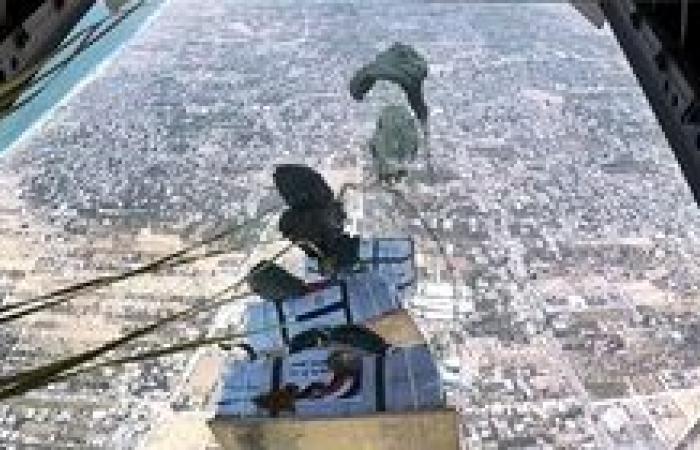 تنفيذاً لتوجيهات السيد الرئيس / عبدالفتاح السيسى .. مصر تسقط أطنان من المساعدات جواً على قطاع غزة