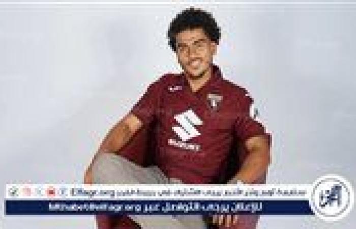 النجم المغربي أبو خلال يرتدي قميص تورينو