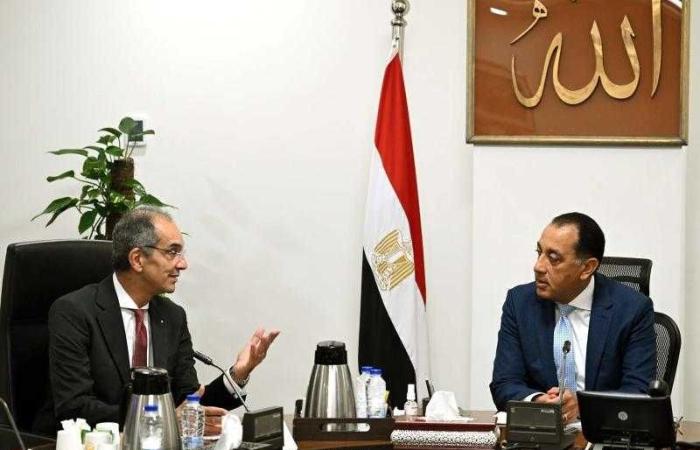 رئيس الوزراء يلتقى وزير الاتصالات وتكنولوجيا المعلومات لمتابعة عدد من ملفات عمل الوزارة