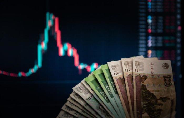 الروبل الروسي يسجل أعلى مستوى شهري أمام الدولار.. ما التفاصيل؟