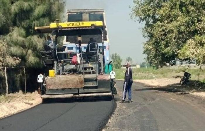 متابعة أعمال رصف طريق الكليات بالبستان بتكلفة تقارب 3 ملايين جنيه