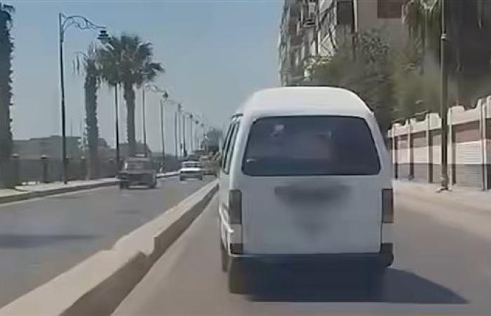 الداخلية تكشف ملابسات فيديو لطفل يقود سيارة "فان" بدمنهور
