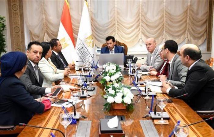 وزير الشباب يعقد اجتماعًا تنسيقيًا مع مسئولي مؤسسة الجمهورية الجديدة
