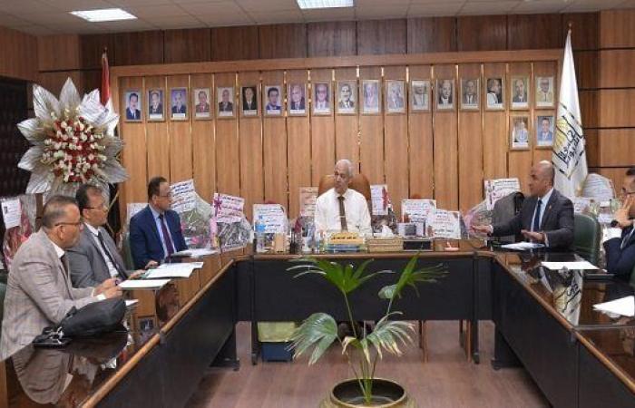 جامعة أسيوط تعقد اجتماع مجلس إدارة مركز التعليم الإلكتروني لدعم التحول الرقمي