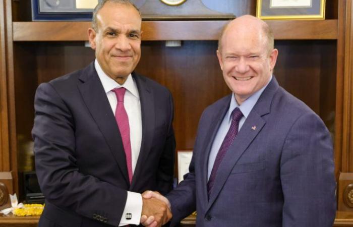 وزير الخارجية والهجرة يلتقي السيناتور "كريس كونز" زعيم الأقلية باللجنة الفرعية لاعتمادات الدفاع وعضو لجنة العلاقات الخارجية بمجلس الشيوخ