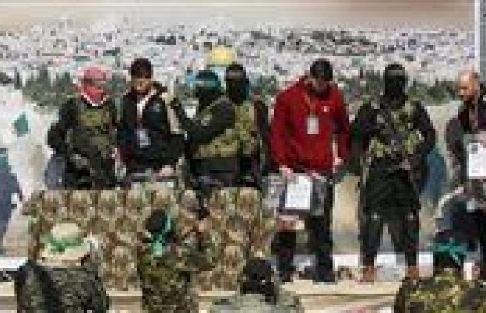 رهائن في حالة حرجة: هل تكرر حماس مشهد الاستعراض في الصفقة القادمة؟