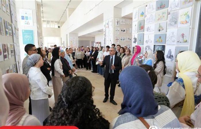 رئيس الجامعة المصرية اليابانية يفتتح معرض طلاب كلية الفنون والتصميم لعام 2025