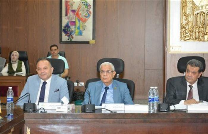 رئيس جامعة دمياط يترأس اجتماع مجلس الجامعة بجلسته رقم 233
