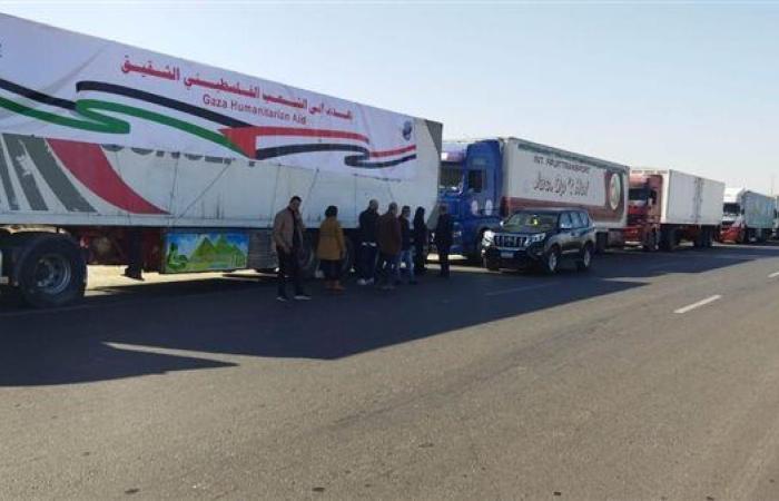 رغم تعنت الاحتلال.. اكتمال عبور الفوج السادس من قافلة المساعدات الخامسة إلى غزة عبر كرم أبو سالم