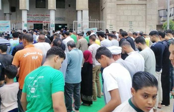 أهالي "منطي" يودّعون حسام عبد القوي ضحية حادث حفل محمد رمضان بالساحل الشمالي