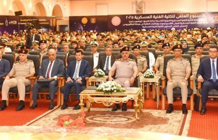 رئيس أركان حرب القوات المسلحة يشهد فعاليات اليوم العلمي للكلية الفنية العسكرية