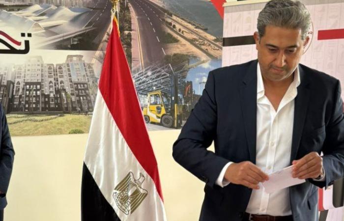 سفير مصر بباريس: التصويت فى انتخابات يسير بشكل جيد.. وتأمين كامل للعملية الانتخابية