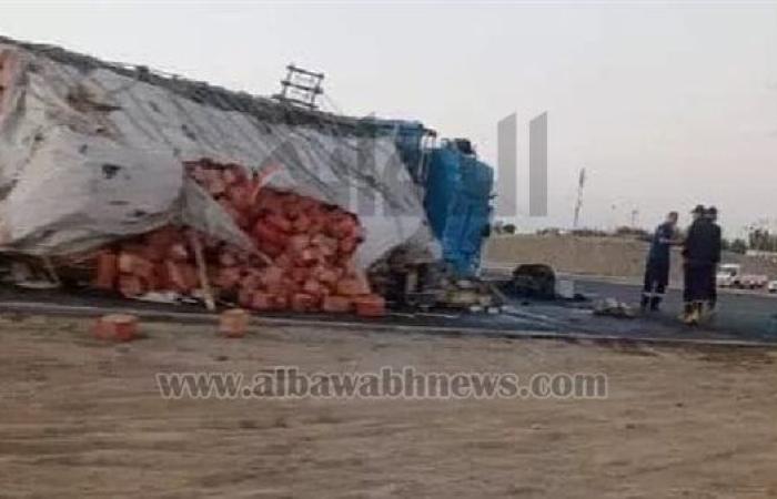 إنقلاب شاحنة محملة بـ10 أطنان زيت طعام بطريق أسيوط الغربي نطاق الفيوم