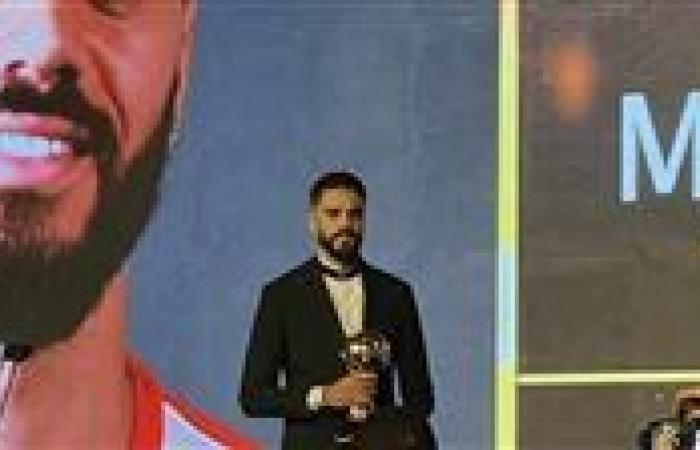 حفل دير جيست: محمود بنتايج لاعب الزمالك يحصل على جائزة أفضل ظهير أيسر في الدوري المصري