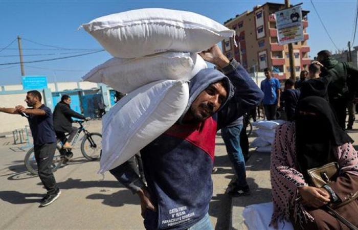 12 شهيدا إثر استهداف الاحتلال منتظري المساعدات وسط غزة
