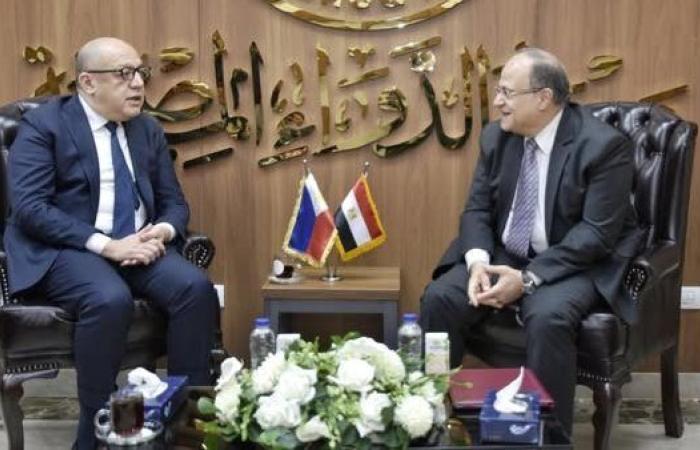 رئيس هيئة الدواء يبحث مع سفير الفلبين تنظيم تداول المستحضرات الطبية بين البلدين
