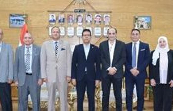 رئيس جامعة بنها يستقبل وفدا ممثلا عن لجنة قطاع الآداب بالمجلس الأعلي للجامعات