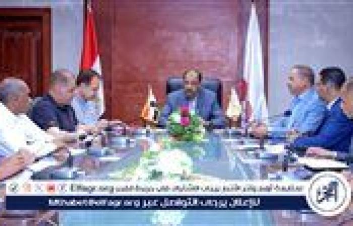 محافظ سوهاج يناقش خطة تطوير مصنع الأعلاف بمشروع إكثار الدواجن