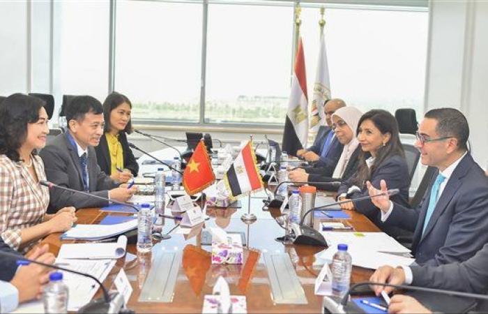 الخطيب: مصر تعمل على بناء قاعدة صناعية قوية لتكون ...